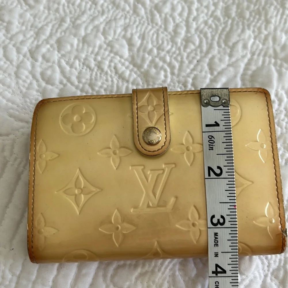 Louis Vuitton Authentic Vernis Kisslock Wallet - Picture 14 of 15